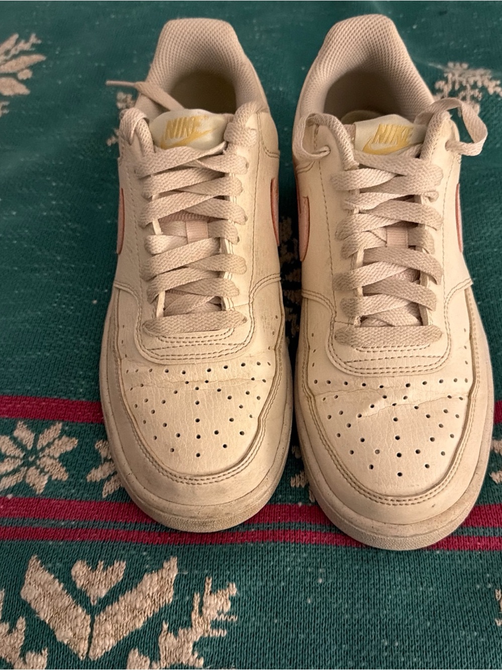 Nike Kids Beige Low-Top Sneakers with Pink Swoosh